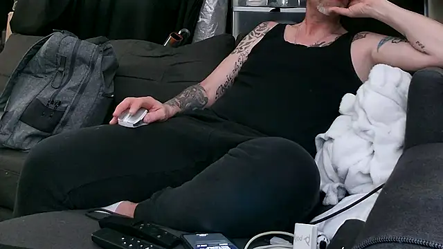 bird-b-n-tha-clouds online show from 11.12.25