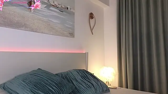 ReyaSophia online show from 10.04.25