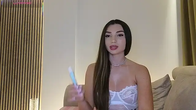 Snapshot of ReyaSophia chatting on 06.19.26 ReyaSophia online show from 06.19.26