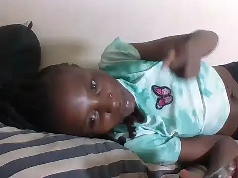 SexyNeedle22 online show from 11.15.25