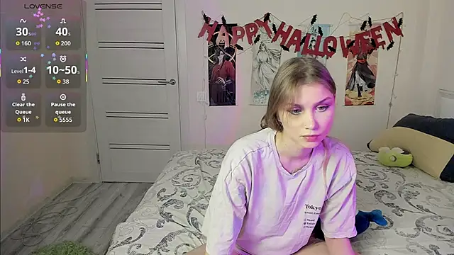 Snapshot of JorRoger chatting on 10.27.25 JorRoger online show from 10.27.25