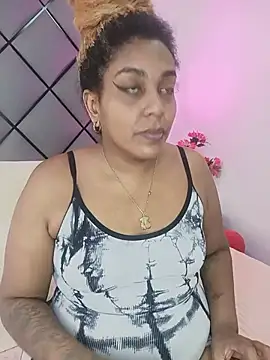 Snapshot of ELLA_KELLY chatting on 06.25.26 ELLA KELLY online show from 06.25.26