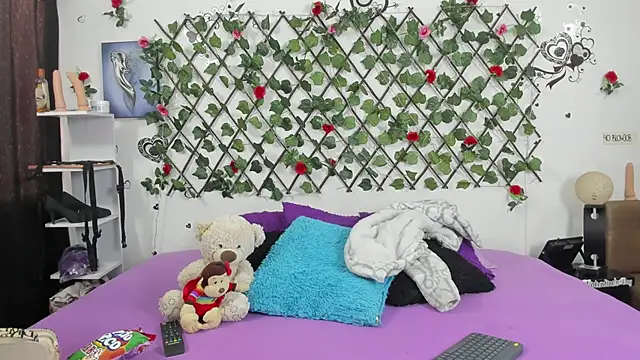 Snapshot of 1lovelygirls chatting on 12.27.24 1lovelygirls online show from 12.27.24