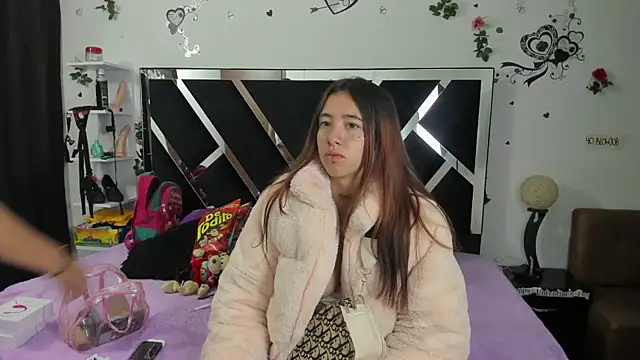 Snapshot of 1lovelygirls chatting on 01.25.25 1lovelygirls online show from 01.25.25