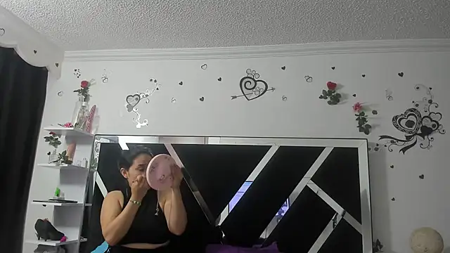 Snapshot of 1lovelygirls chatting on 03.13.25 1lovelygirls online show from 03.13.25