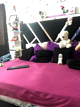 Snapshot of 1lovelygirls chatting on 09.18.25 1lovelygirls online show from 09.18.25