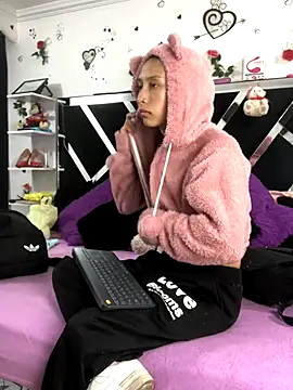 Snapshot of 1lovelygirls chatting on 10.07.25 1lovelygirls online show from 10.07.25