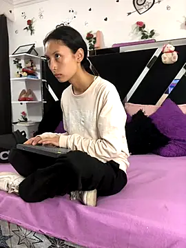 Snapshot of 1lovelygirls chatting on 10.09.25 1lovelygirls online show from 10.09.25