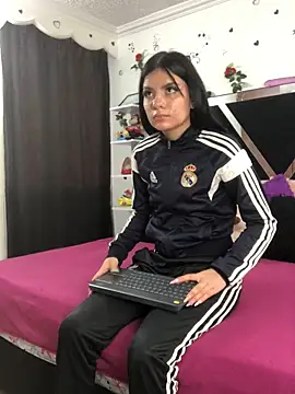 Snapshot of 1lovelygirls chatting on 10.17.25 1lovelygirls online show from 10.17.25