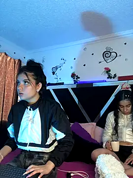 Snapshot of 1lovelygirls chatting on 10.18.25 1lovelygirls online show from 10.18.25