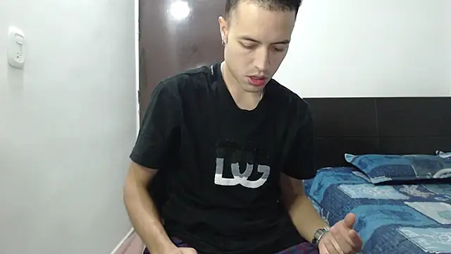 Snapshot of dimitriquiet05 chatting on 12.14.24 dimitriquiet05 online show from 12.14.24