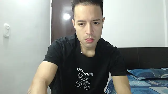 Snapshot of dimitriquiet05 chatting on 12.18.24 dimitriquiet05 online show from 12.18.24