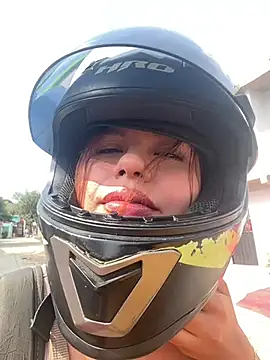 lalilamassu1 online show from 02.04.25