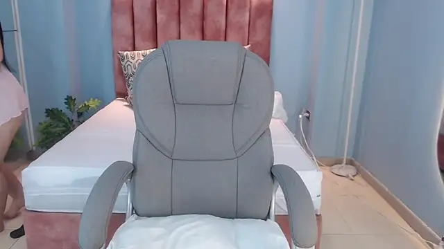 Snapshot of Violetta_rainbow chatting on 11.28.25 Violetta rainbow online show from 11.28.25