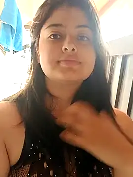 Stephania 18 online show from 02.22.25