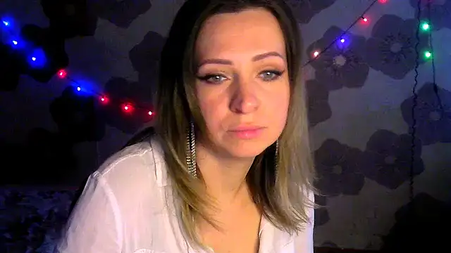 Snapshot of Queen_Daenerys chatting on 10.07.25 Queen Daenerys online show from 10.07.25