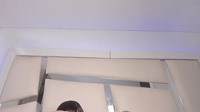 chrystal js online show from 02.20.25