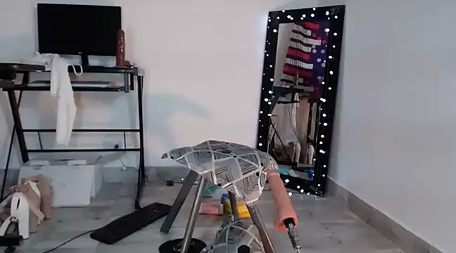 Amelie hills02 online show from 02.17.25