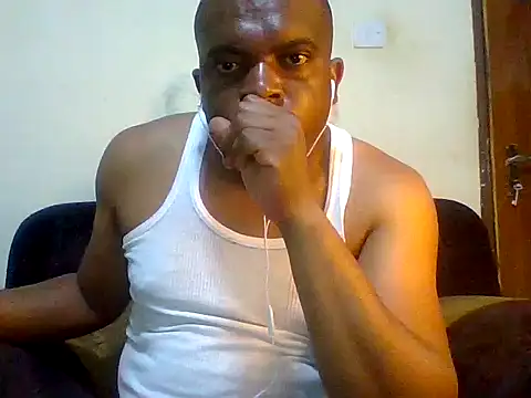 Snapshot of lui_cuuty chatting on 10.05.25 lui cuuty online show from 10.05.25