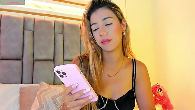 Snapshot of elianabrown chatting on 06.17.26 elianabrown online show from 06.17.26