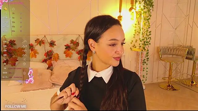 Snapshot of Lolly_Neal chatting on 10.31.25 Lolly Neal online show from 10.31.25