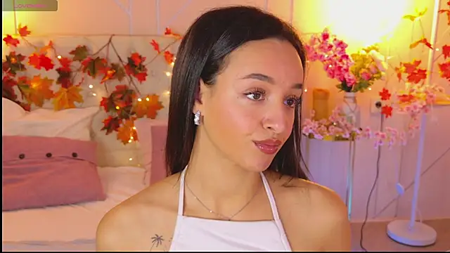 Snapshot of Lolly_Neal chatting on 11.13.25 Lolly Neal online show from 11.13.25