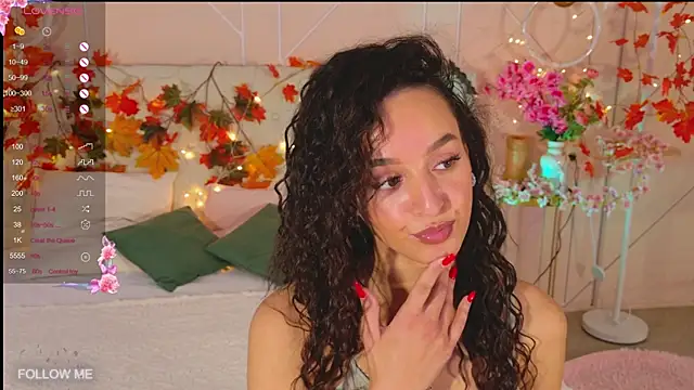 Snapshot of Lolly_Neal chatting on 11.26.25 Lolly Neal online show from 11.26.25