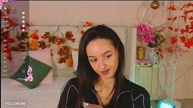 Snapshot of Lolly_Neal chatting on 11.29.25 Lolly Neal online show from 11.29.25