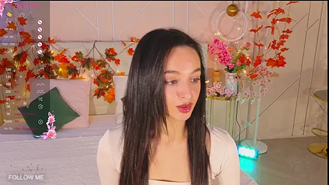 Snapshot of Lolly_Neal chatting on 12.02.25 Lolly Neal online show from 12.02.25