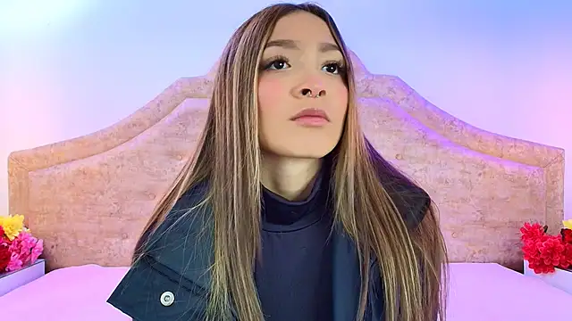 Victoria Adams14 online show from 01.22.25