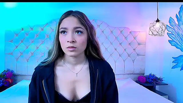 Victoria Adams14 online show from 02.15.25