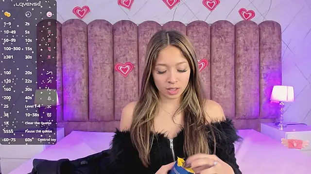 Victoria Adams14 online show from 02.16.25