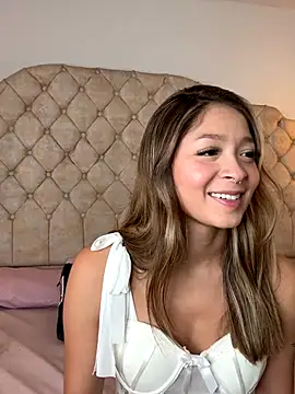 Victoria Adams14 online show from 12.15.25