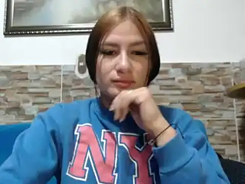 Snapshot of alice_trinity chatting on 02.05.25 alice trinity online show from 02.05.25