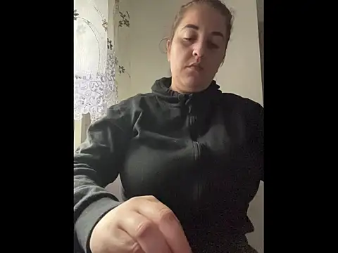 yzabell18 online show from 10.10.25