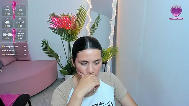 Snapshot of Chiara_tay chatting on 01.14.25 Chiara tay online show from 01.14.25