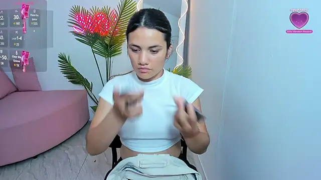 Snapshot of Chiara_tay chatting on 01.15.25 Chiara tay online show from 01.15.25