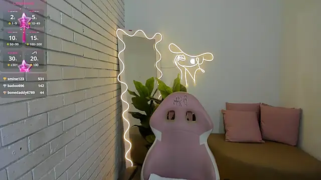 Snapshot of Chiara_tay chatting on 02.11.25 Chiara tay online show from 02.11.25