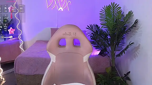 Snapshot of Chiara_tay chatting on 02.18.25 Chiara tay online show from 02.18.25