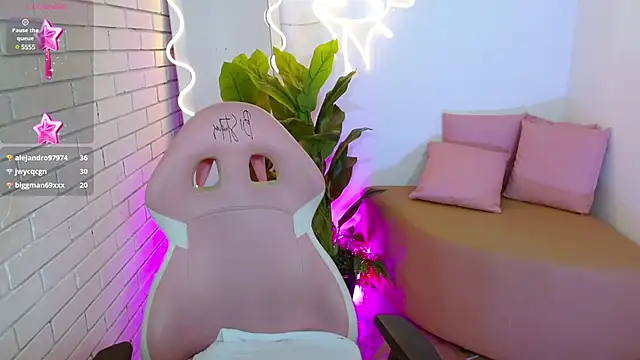 Snapshot of Chiara_tay chatting on 02.21.25 Chiara tay online show from 02.21.25