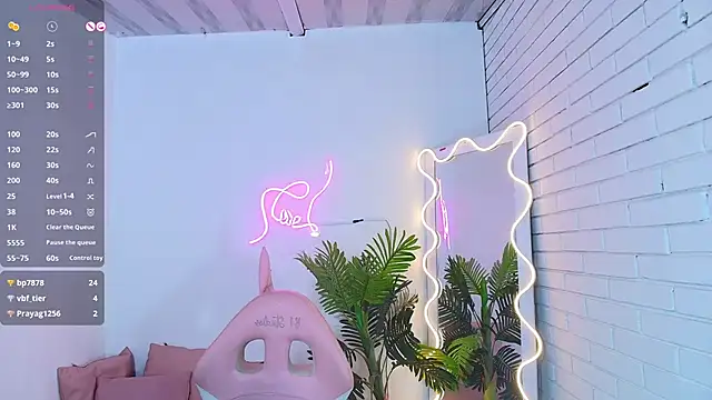 Snapshot of Chiara_tay chatting on 03.10.25 Chiara tay online show from 03.10.25