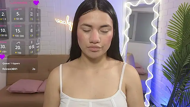 Snapshot of Chiara_tay chatting on 09.21.25 Chiara tay online show from 09.21.25