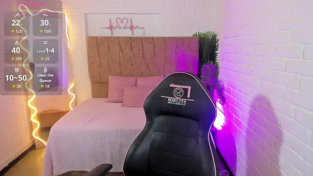 Snapshot of Chiara_tay chatting on 09.22.25 Chiara tay online show from 09.22.25