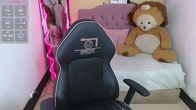 Snapshot of Chiara_tay chatting on 10.27.25 Chiara tay online show from 10.27.25