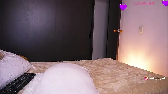 Snapshot of daycass_ chatting on 12.14.25 daycass online show from 12.14.25