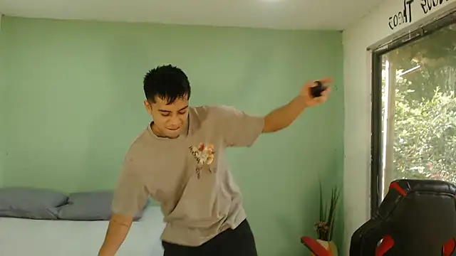 Snapshot of danielitopapuu chatting on 02.12.26 danielitopapuu online show from 02.12.26