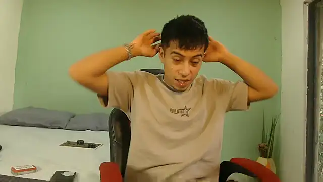 Snapshot of danielitopapuu chatting on 02.13.26 danielitopapuu online show from 02.13.26