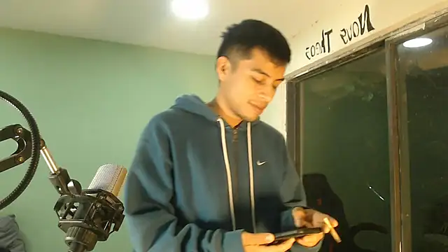 Snapshot of danielitopapuu chatting on 02.15.26 danielitopapuu online show from 02.15.26