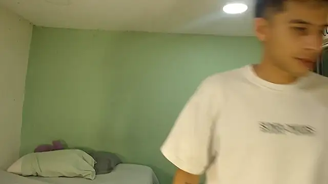 Snapshot of danielitopapuu chatting on 02.25.26 danielitopapuu online show from 02.25.26