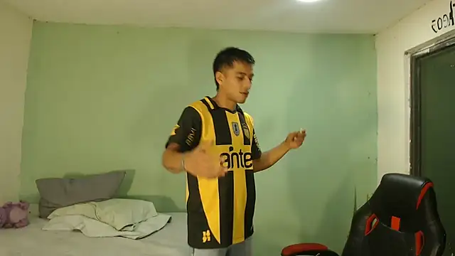 Snapshot of danielitopapuu chatting on 02.26.26 danielitopapuu online show from 02.26.26